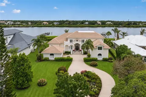 8020 S Seacrest Dr, Vero Beach, FL 32963