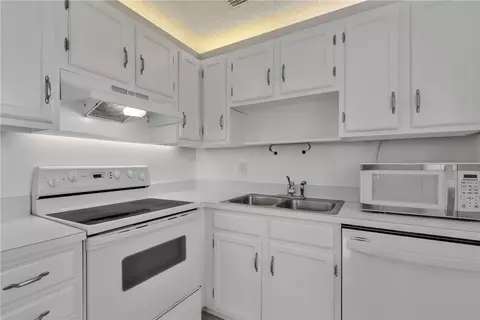 105 Spring Lake Ct #205, Vero Beach, FL 32962