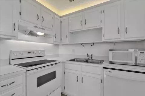 105 Spring Lake Ct #205, Vero Beach, FL 32962