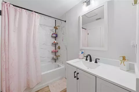 Bath - 2440 Warwick Rd, Melbourne, FL 32935 photo 2 of 2