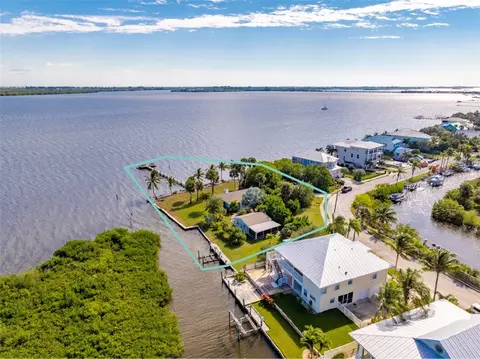 5190 95th St, Sebastian, FL 32958