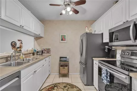 38 Plantation Dr #202, Vero Beach, FL 32966