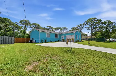 4251 SE Dixie Ross St, Stuart, FL 34997 photo 2