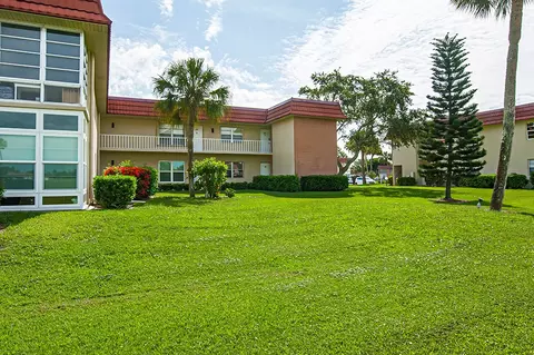 78 Royal Oak Dr #201, Vero Beach, FL 32962