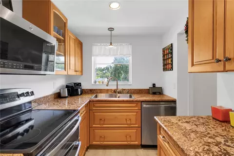 1100 Ponce De Leon Cir #E201, Vero Beach, FL 32960