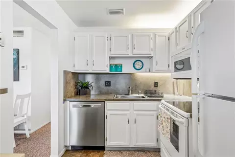 29 Pine Arbor Ln #204, Vero Beach, FL 32962