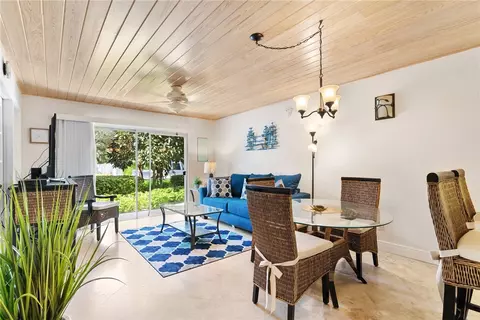855 Dahlia Ln #102, Vero Beach, FL 32963