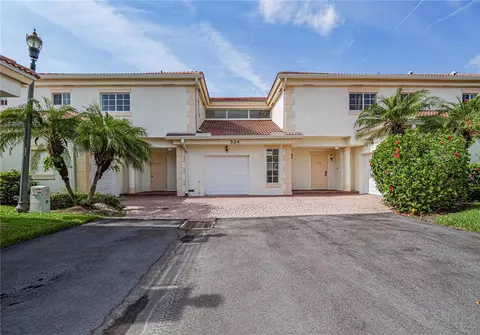 524 7th Sq #102, Vero Beach, FL 32962