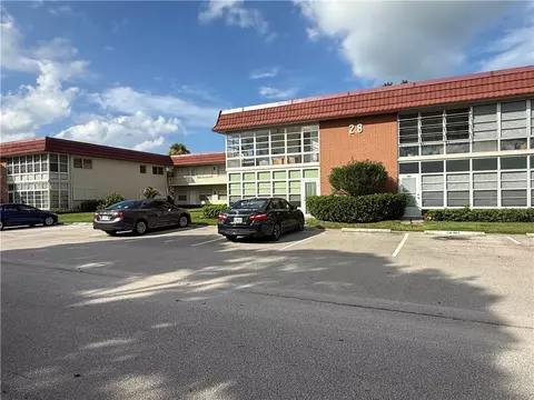 28 Pine Arbor Ln #105, Vero Beach, FL 32962