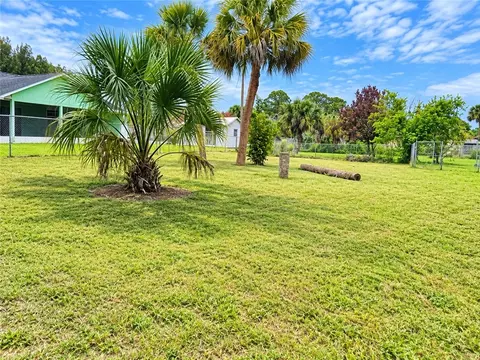 1036 8th St SW, Vero Beach, FL 32962