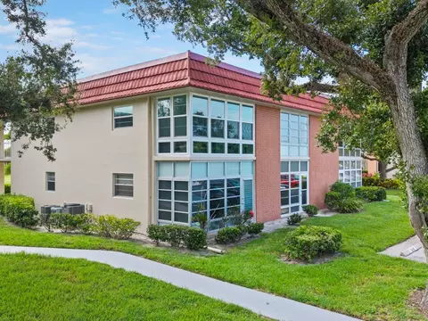 32 Pine Arbor Ln #205, Vero Beach, FL 32962