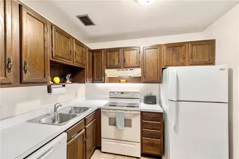 23 Vista Gardens Trl #104, Vero Beach, FL 32962