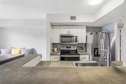 1570 S 42nd Cir #203, Vero Beach, FL 32967