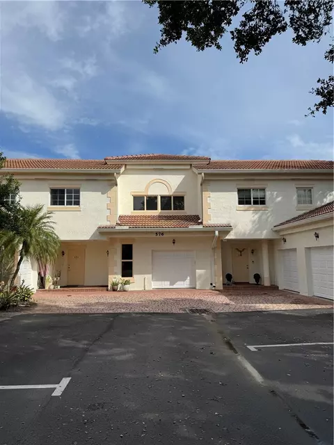 576 7th Sq #202, Vero Beach, FL 32962