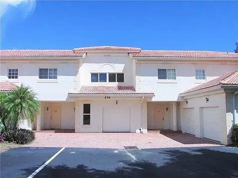 576 7th Sq #202, Vero Beach, FL 32962