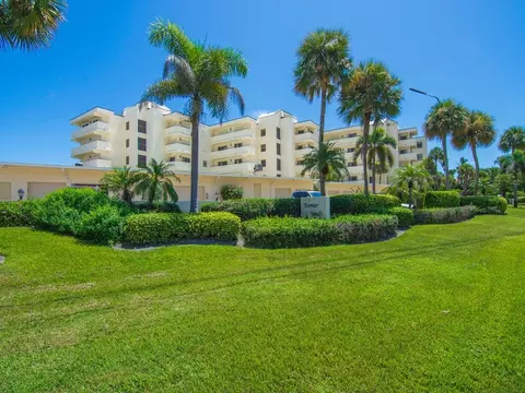 2636 Ocean Dr #103, Vero Beach, FL 32963