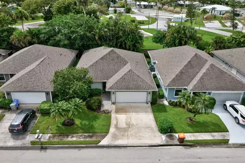 325 Hawthorne Ln, Vero Beach, FL 32962
