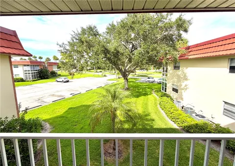 9 Vista Palm Ln #202, Vero Beach, FL 32962