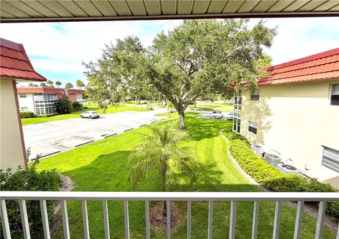 9 Vista Palm Ln #202, Vero Beach, FL 32962