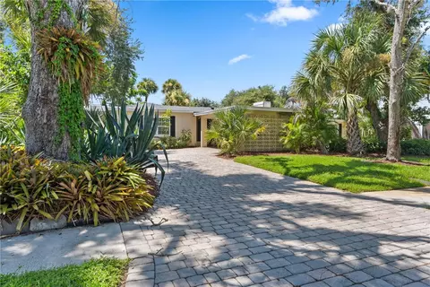 560 Acacia Rd, Vero Beach, FL 32963