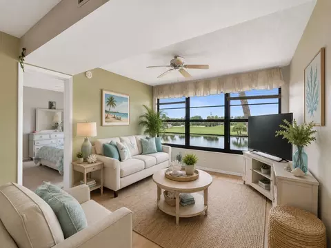 2 Plantation Dr #204, Vero Beach, FL 32966