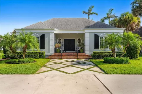 625 Riomar Dr, Vero Beach, FL 32963
