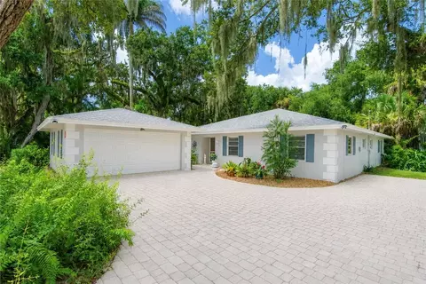 726 Royal Palm Pl, Vero Beach, FL 32960