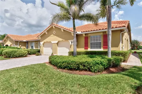 6380 Oxford Cir #104D, Vero Beach, FL 32966