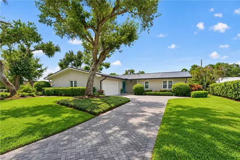 616 Honeysuckle Ln, Vero Beach, FL 32963