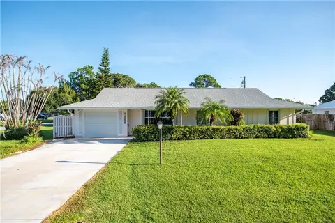 1666 5th St, Vero Beach, FL 32962