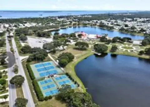 620 Papaya Cir, Barefoot Bay, FL 32976