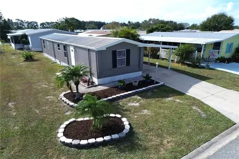 620 Papaya Cir, Barefoot Bay, FL 32976