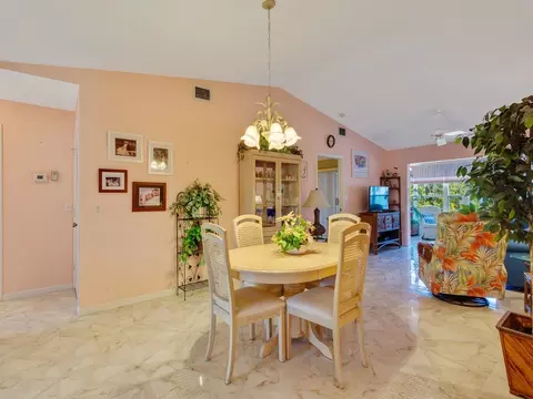 720 Lake Orchid Cir #207, Vero Beach, FL 32962