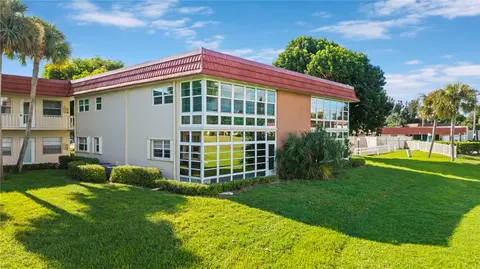 27 Pine Arbor Ln #106, Vero Beach, FL 32962