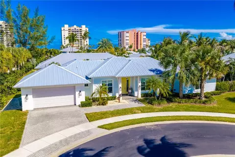 3932 Shoreside Dr, Hutchinson Island, FL 34949