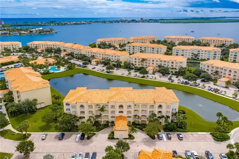 1 Harbour Isle Dr E #202, Fort Pierce, FL 34949