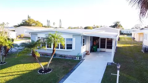 1081 Parkway Ln, Barefoot Bay, FL 32976