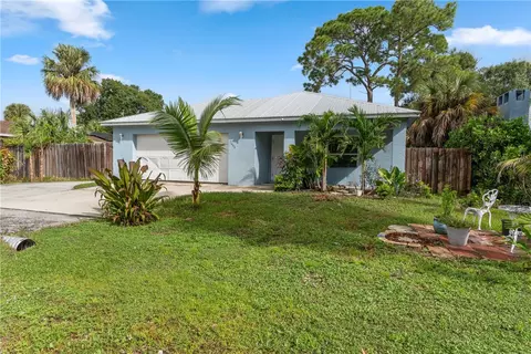 2466 1st St, Vero Beach, FL 32962