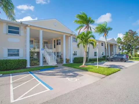 655 W Lake Jasmine Cir #206, Vero Beach, FL 32962
