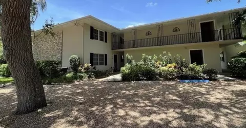800 SW Coquina Ln #204, Vero Beach, FL 32963