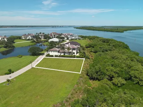 9220 E Marsh Island Dr, Vero Beach, FL 32963