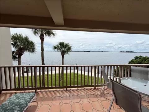 1860 Bay Rd #205E, Vero Beach, FL 32963