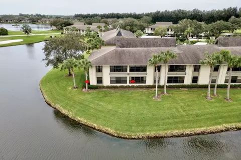 22 Plantation Dr #106, Vero Beach, FL 32966