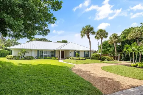 2125 Periwinkle Dr, Vero Beach, FL 32963