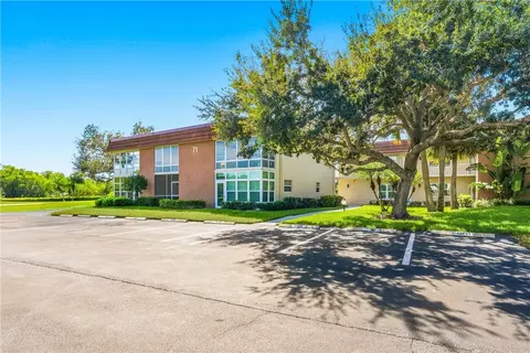 71 Royal Oak Ct #204, Vero Beach, FL 32962