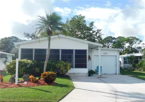 809 Tamarind Cir, Barefoot Bay, FL 32976
