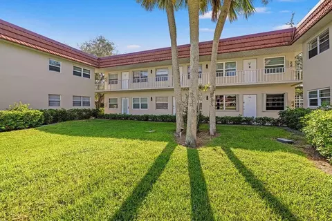 89 Crooked Tree Ln #203, Vero Beach, FL 32962