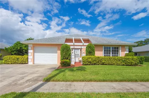 210 N Grove Isle Cir, Vero Beach, FL 32962