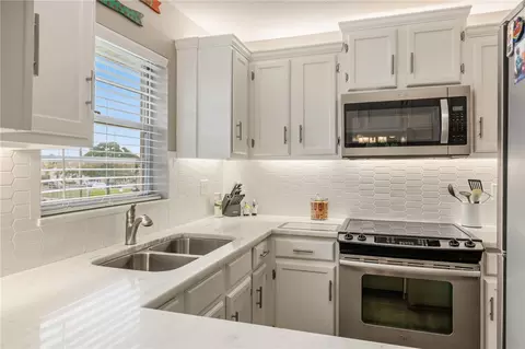 51 Woodland Dr #201, Vero Beach, FL 32962