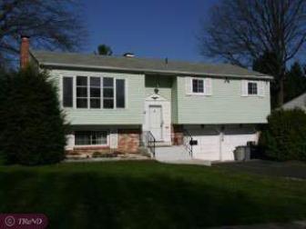 948 Marshall Dr, Warminster, PA 18974 photo 1